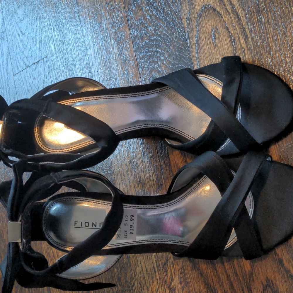 Fioni bow tie heels